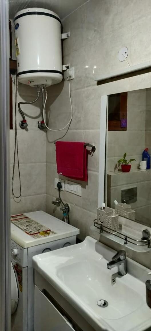 2Bhk Furnished Apartment/Near Kasauli/Barog/Luv Fun & Adventure Szolan Kültér fotó